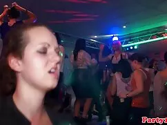 বড় সুন্দরী মহিলা, স ...