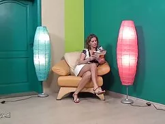 ছাত্রী, দুর্দশা, কলে ...