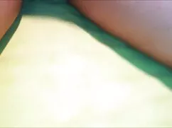 মহিলার দ্বারা লুকিয় ...